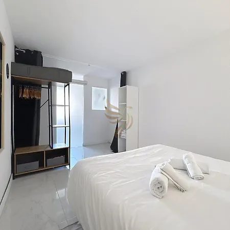 Charming 2-room Apt, Sleeps 4, Garden, Wifi Apartment Saint-Raphaël