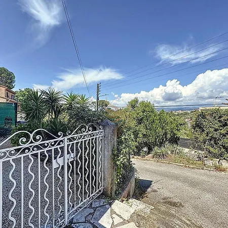 Charming 2-room Apt, Sleeps 4, Garden, Wifi Apartament