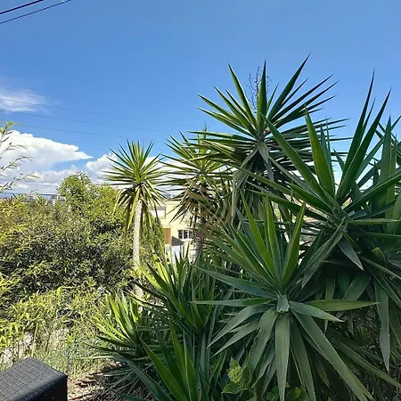Charming 2-room Apt, Sleeps 4, Garden, Wifi Apartment *