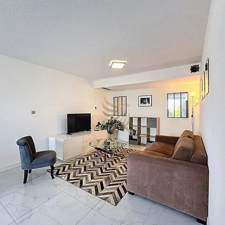 Charming 2-room Apt, Sleeps 4, Garden, Wifi Apartment