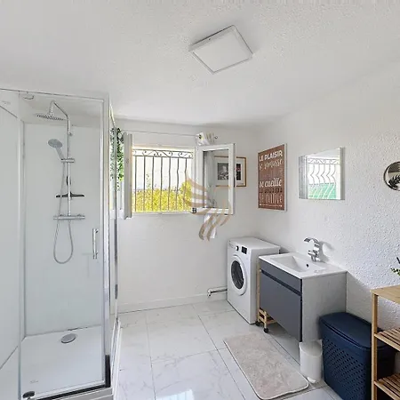 Apartment Charming 2-room Apt, Sleeps 4, Garden, Wifi *