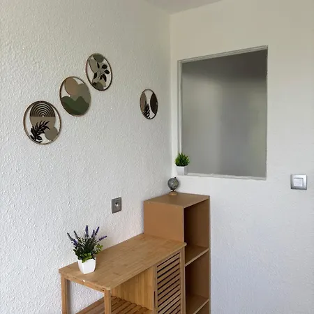 Charming 2-room Apt, Sleeps 4, Garden, Wifi Apartment